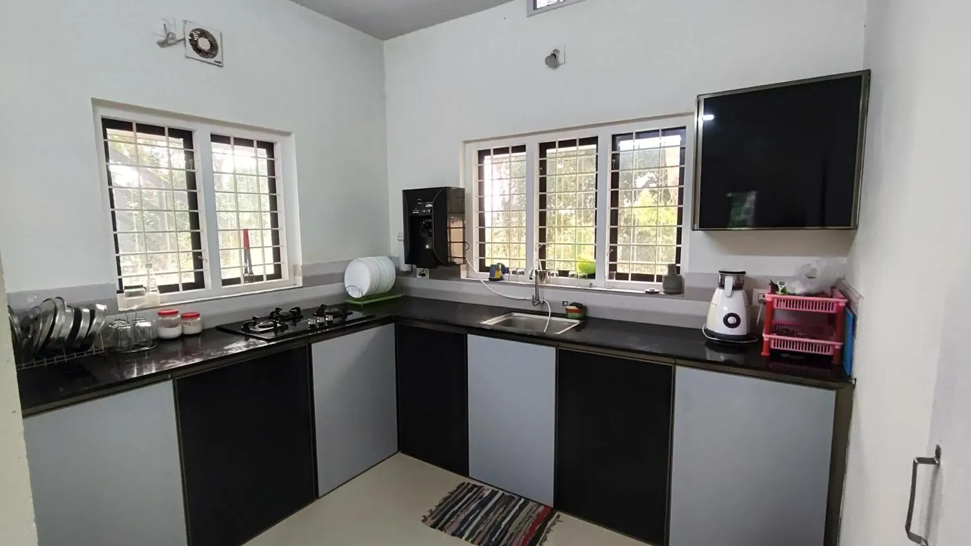 Harsham Homestay Pooppara India